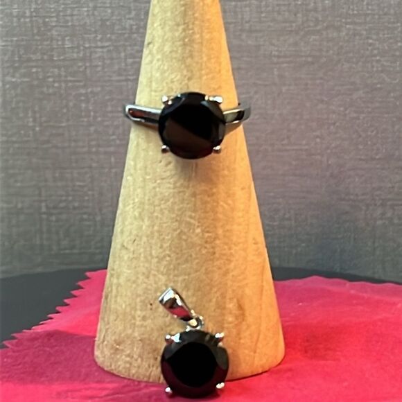 Thai Black Spinel Solitaire Ring and Pendant in Stainless Steel 9.10 ctw - Picture 6 of 14